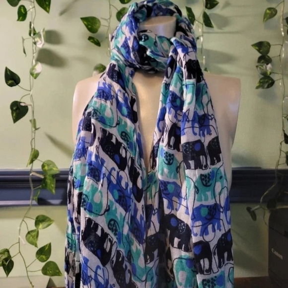 Crown & Ivy scarf in a beautiful teal and blue blend One size fit Elephant Print - Picture 2 of 4